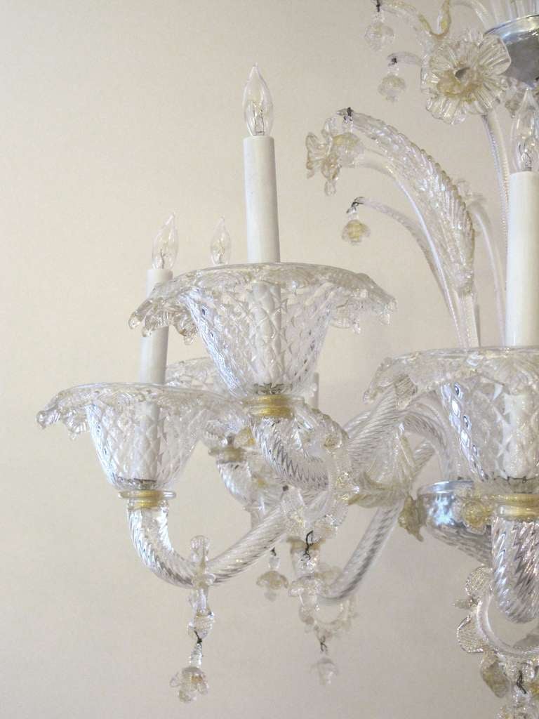 A Shimmering and Large-Scaled Murano Mid-Century Clear Art Glass 12-Light Chandelier with Gold Inclusions In Excellent Condition In San Francisco, CA