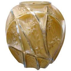 Un vase Art Déco américain bien exécuté en verre consolidé couleur miel '700 Line'
