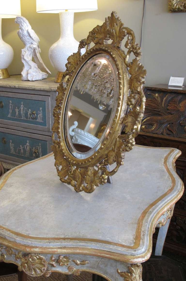 A Charming Napoleon III Oval-Form Reticulated Carved Giltwood Mirror with Grapevine Motif In Excellent Condition In San Francisco, CA