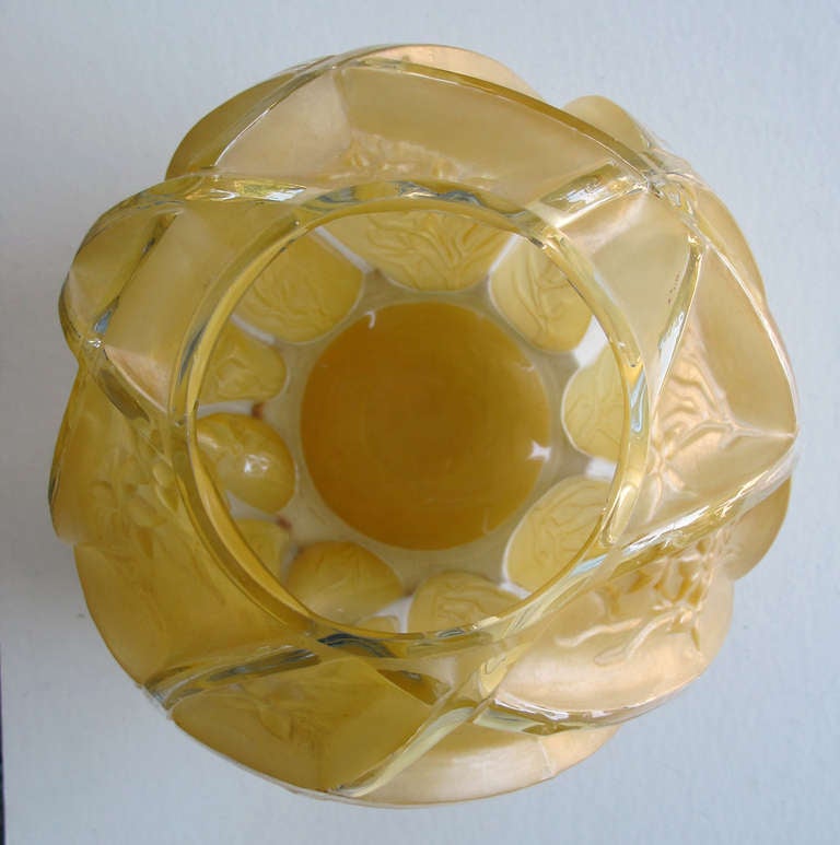 20th Century A Well-Executed American Art Deco Consolidated Glass Honey-Colored '700 Line' Vase