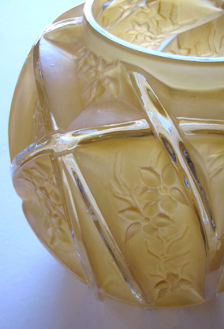 A Well-Executed American Art Deco Consolidated Glass Honey-Colored '700 Line' Vase 1