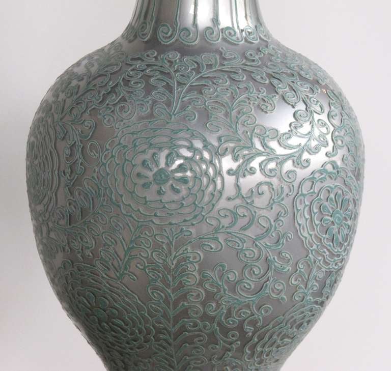 An Elegant Murano Mid-Century Silver Cased-Glass Bottle-Form Lamp with Raised Aqua Decoration 1
