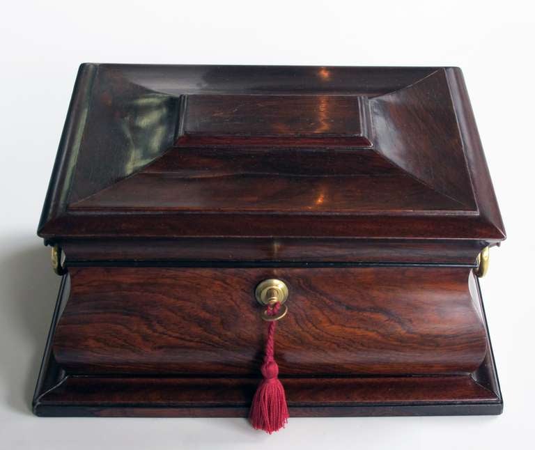 A Handsome and Well-Made English Regency Rosewood Bombe-Form Jewelry Box In Excellent Condition In San Francisco, CA