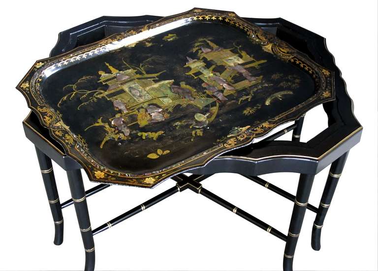 A Shapely and Finely Decorated English Black Tole Tray on Stand with Chinoiserie Decoration In Good Condition In San Francisco, CA