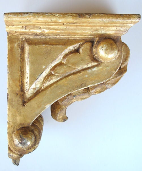 Well-Carved Pair of American Classical Revival Giltwood Corbels In Excellent Condition In San Francisco, CA