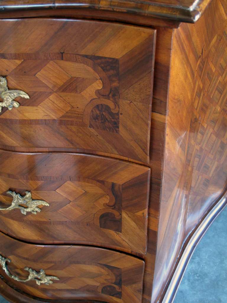  Good Quality German Baroque Serpentine-Form Walnut Parquetry 3-Drawer Chest 1