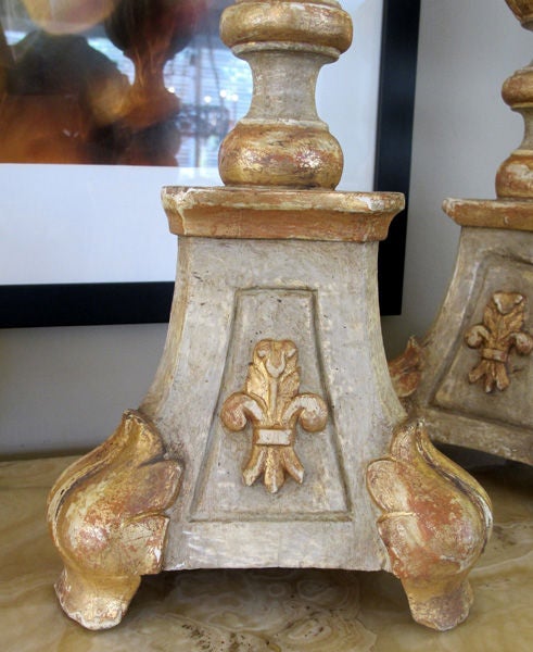 19th Century Large-Scaled Pair of Italian Neoclassical Painted and Parcel-Gilt Candlesticks For Sale