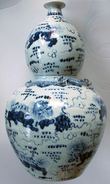 A Large-Scaled Pair of Chinese Blue&White Double-Gourd Vases 1