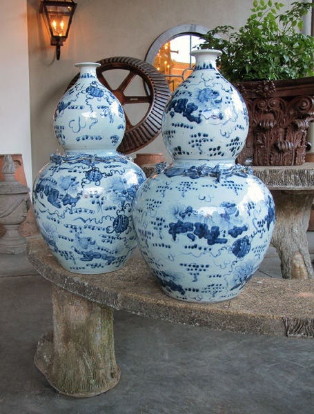 A Large-Scaled Pair of Chinese Blue&White Double-Gourd Vases 3