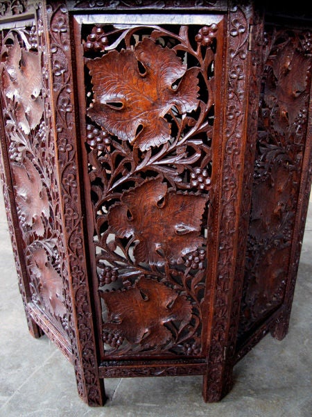 A Large-Scaled Anglo Indian Rosewood Ocatonal Traveling Table 1