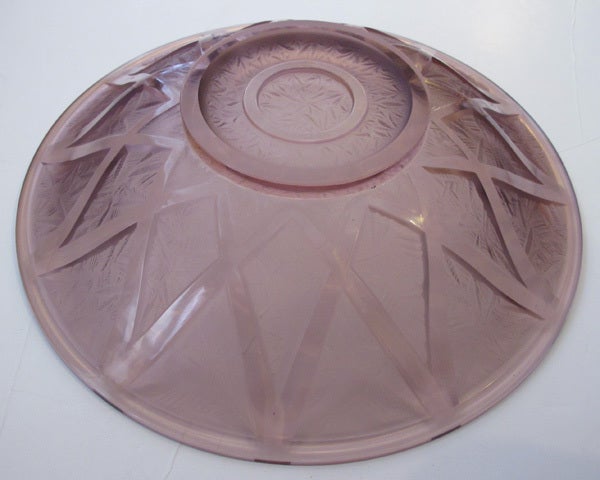 Large-Scaled French Art Deco Frosted and Clear Amethyst Glass Bowl In Excellent Condition For Sale In San Francisco, CA