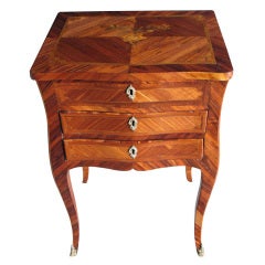 A Richly-Patinated French Louis XV 2-Drawer Kingwood Herringbone Veneered Bombe-Form Dressing/Side Table