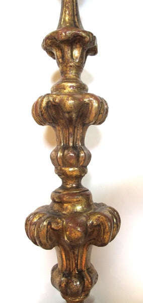 A Boldly-Scaled Italian Baroque Carved Giltwood Candlestick In Excellent Condition For Sale In San Francisco, CA