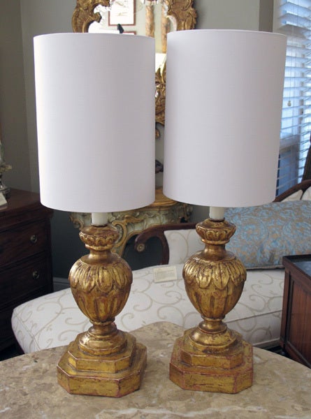 Elegant Pair of Italian Neoclassical Style Carved Giltwood Lamps