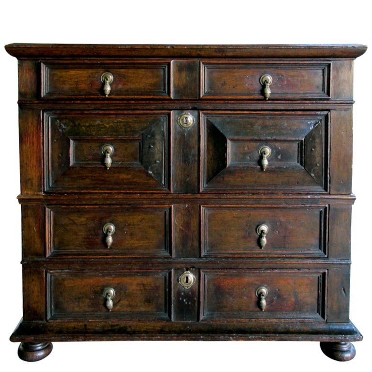 A Handsome William And Mary Oak 4-Drawer Chest w/Bun Feet