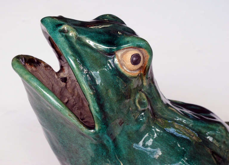 A Large and Rare Chinese Qing Dynasty Emerald-Green Glazed Ceramic Garden Frog 1