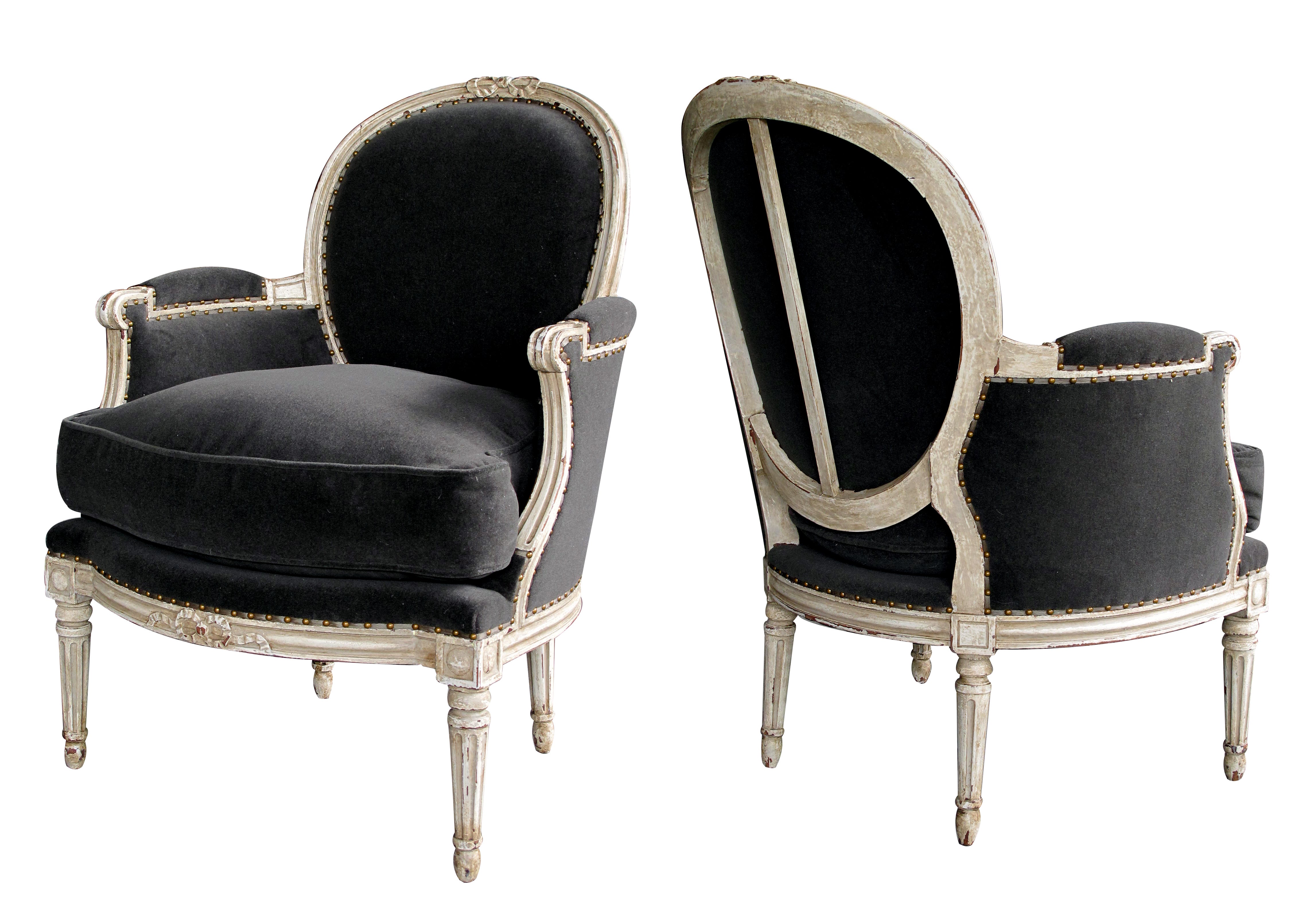 An Elegant Pair of French Louis XVI Style Gray-Painted Oval Back Bergeres
