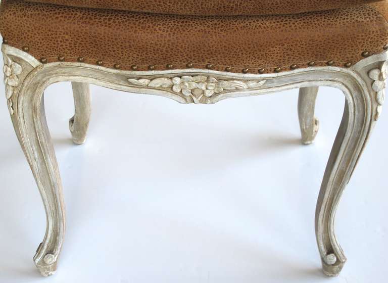 19th Century Elegant and Well-Carved Pair of French Louis XV Style Ivory Painted Stools