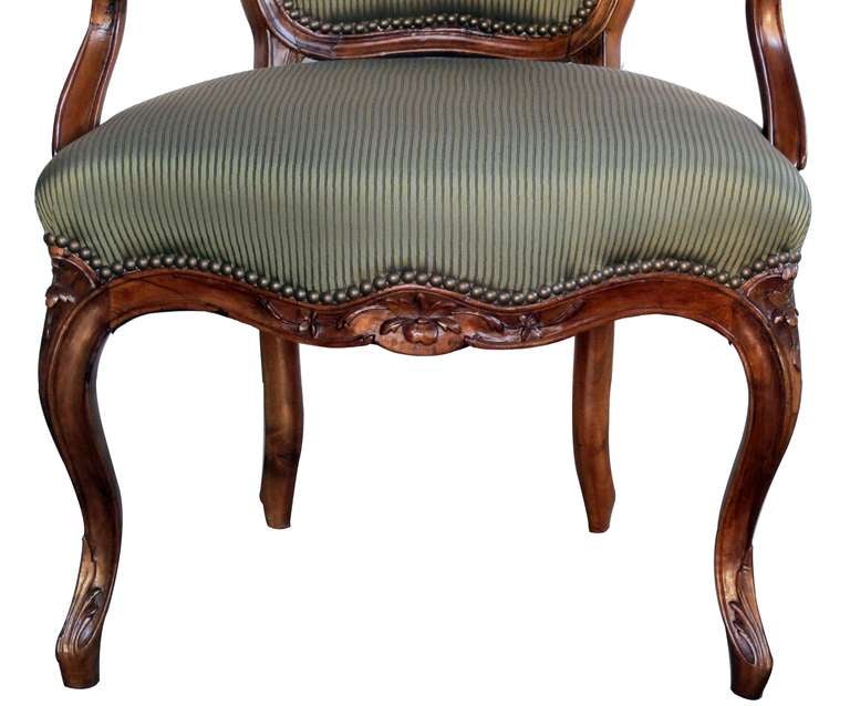 An Well-Carved Set of 4 French Louis XV Style Walnut Open Armchairs 3