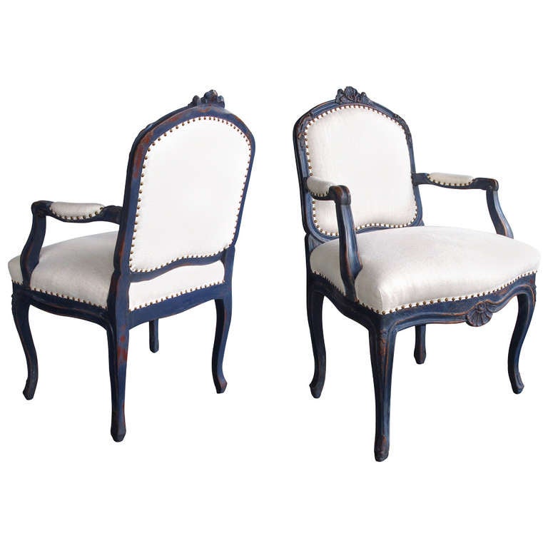 Graceful Pair Of French Rococo Blue Gray Painted Armchairs With