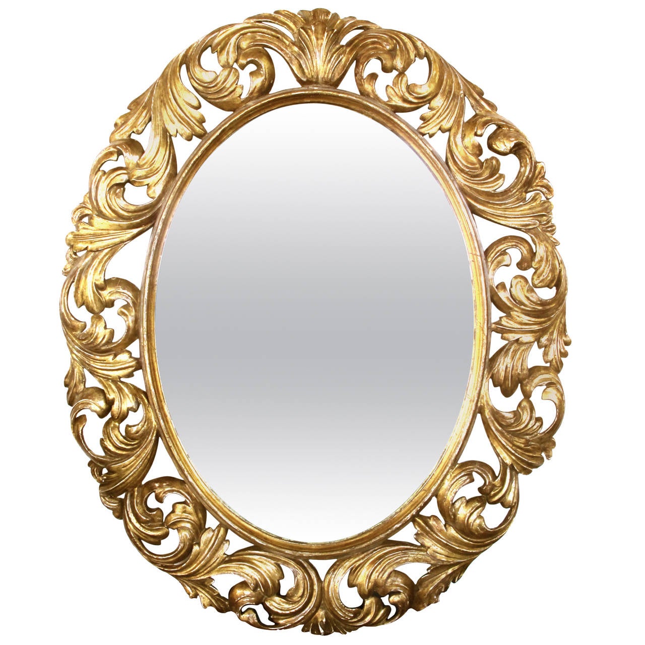 Miroir ovale de style baroque italien en bois doré bien sculpté