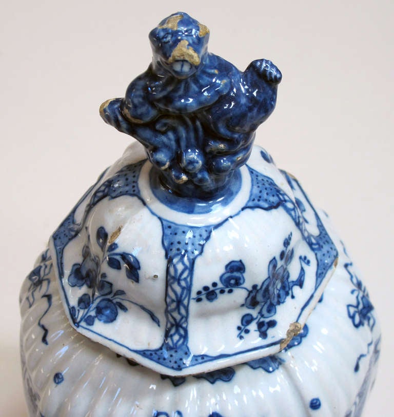 Good 18th Century Dutch Delft Blue & White Ribbed Covered Vase with Lion Finial 2