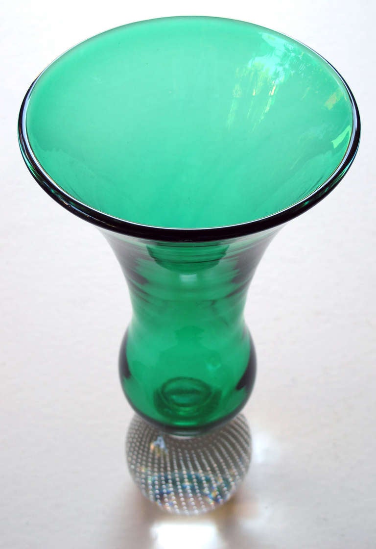 Shapely Pair of American Emerald-Green Trumpet Vases by Pairpoint Glassworks 2
