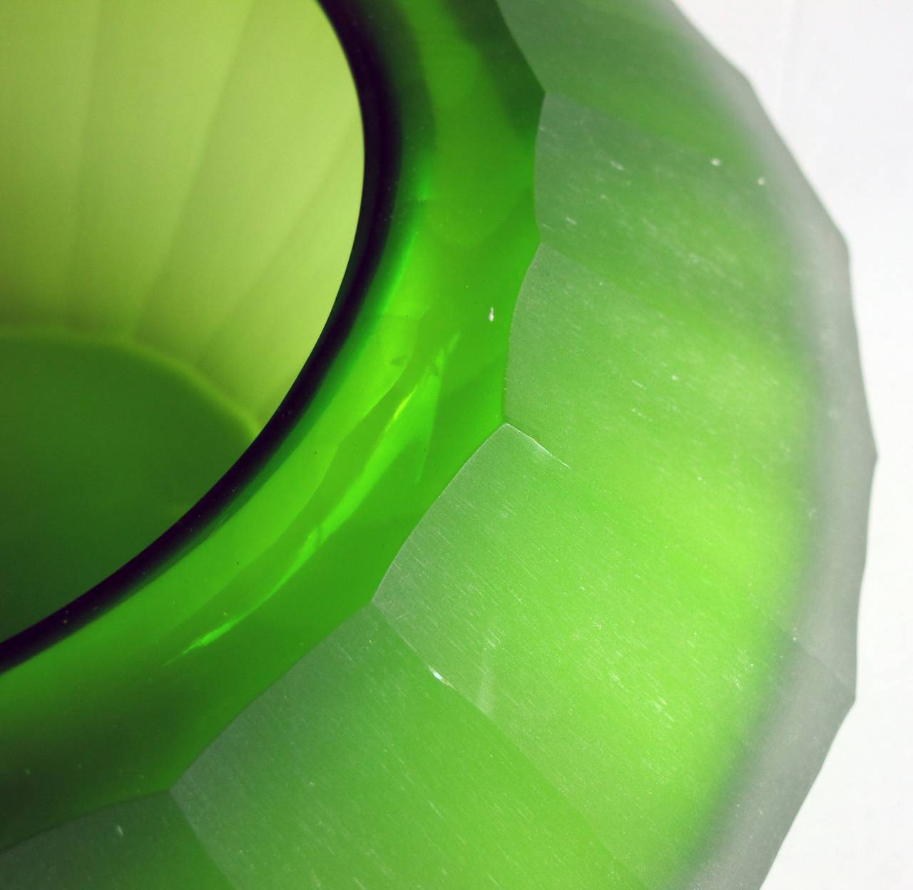 A Bohemian Art Deco Apple-Green Elliptical Bowl Possibly by Moser Glass Works In Excellent Condition In San Francisco, CA