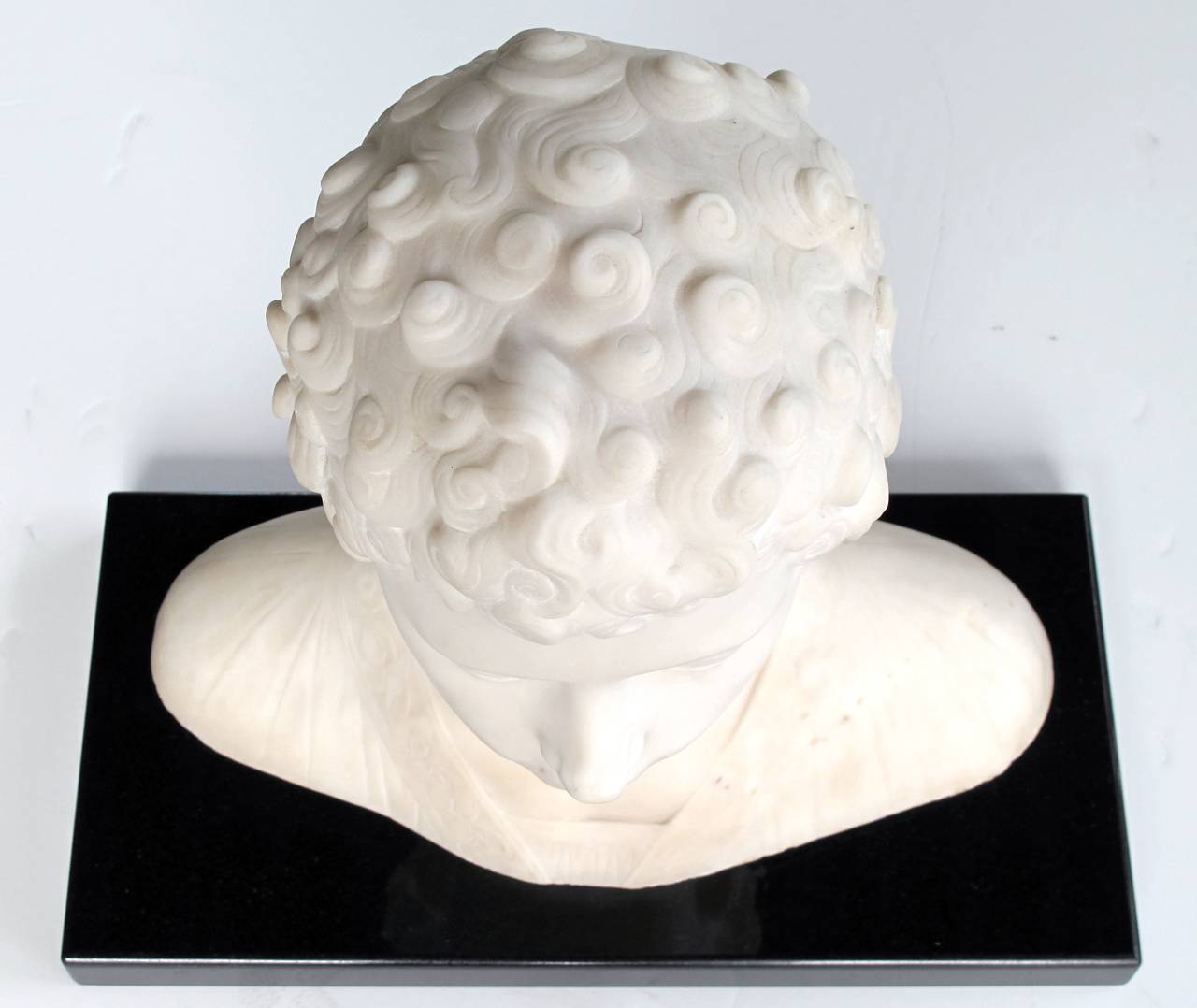 A Finely Modeled Italian Grand Tour Marble Bust of a Boy In Good Condition In San Francisco, CA