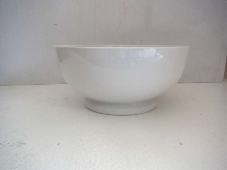 19th Century Large  English Ironstone  Punch Bowl or Serving Bowl In Excellent Condition In Los Angeles, CA