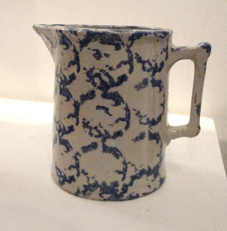 Fantastic pattern spongeware from Pennsylvania in great condition. Wonderful pattern on this sponge milk pitcher. The condition is very good.