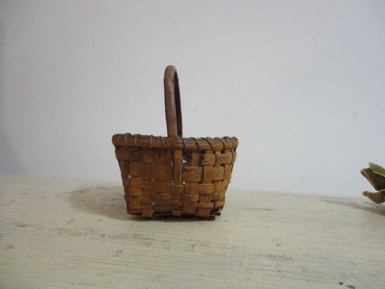 American 19th Century Original Mustard Painted Tiny Basket with Mini Velvet Carrots