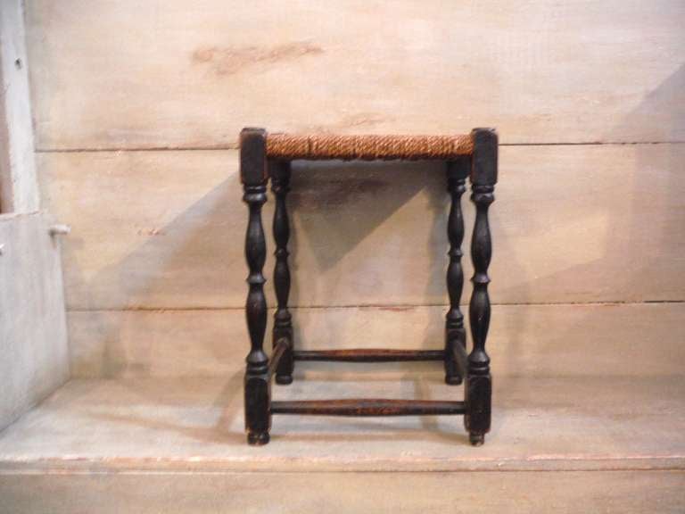 19th Century English Handwoven Hemp Seat with Turned Legs Stool In Excellent Condition For Sale In Los Angeles, CA