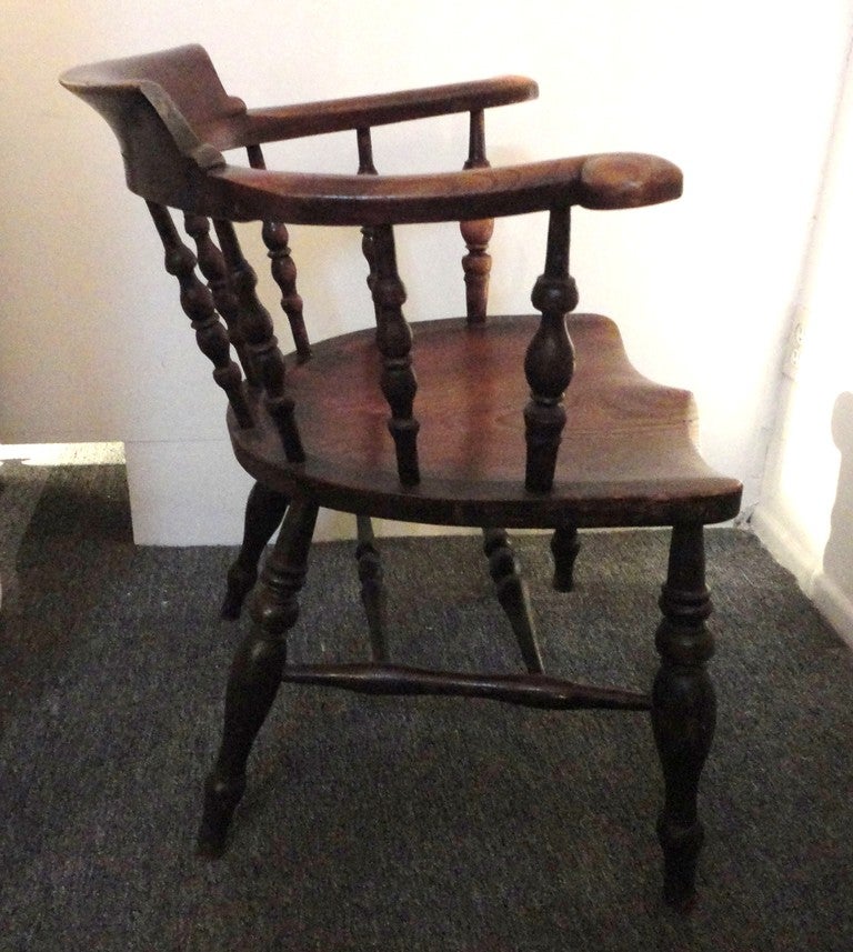 19th Century Original Surface Fireside Windsor Captains Chair From New England In Distressed Condition In Los Angeles, CA