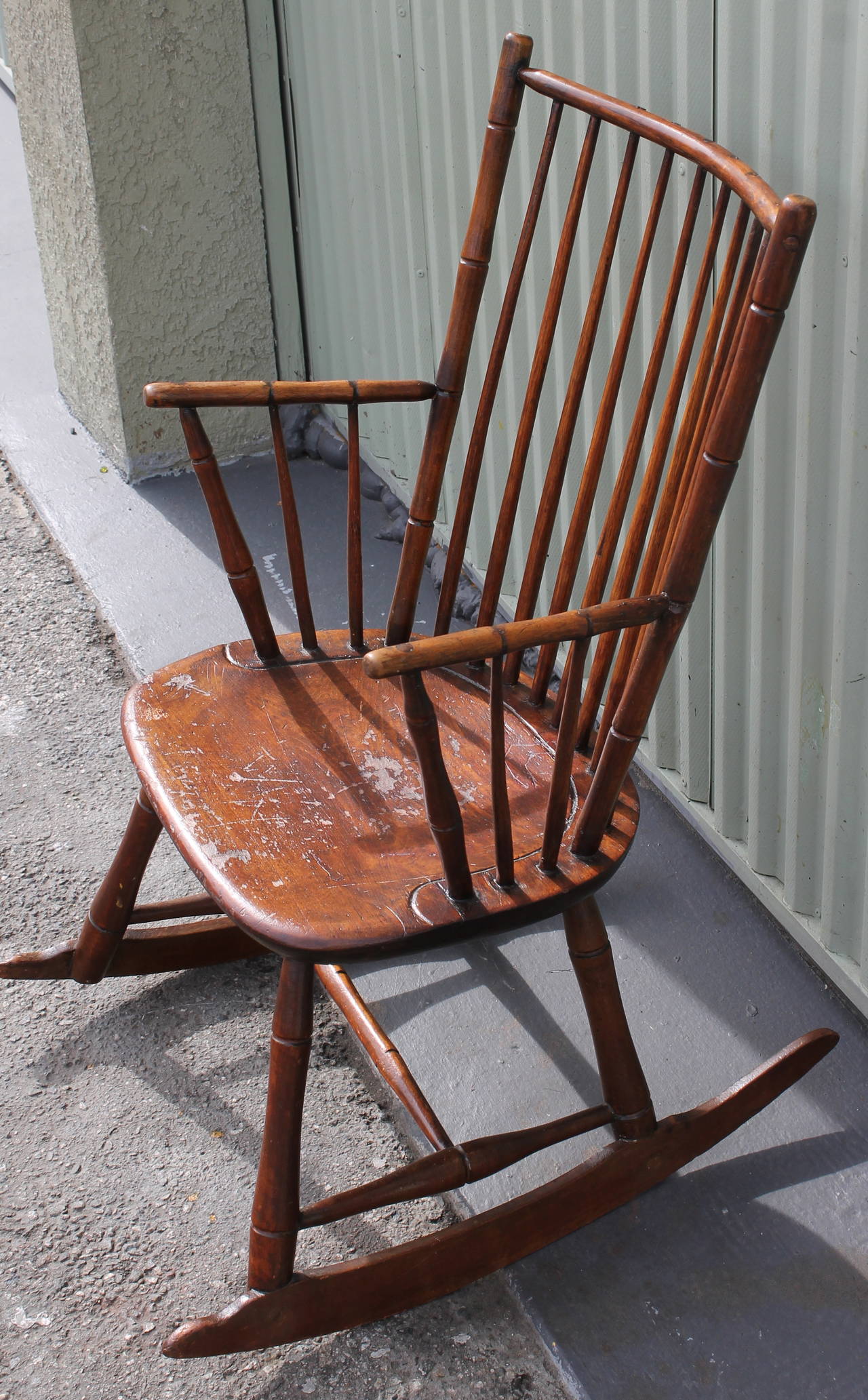 19th Century Windsor Rocking Chair from Pennsylvania In Excellent Condition In Los Angeles, CA