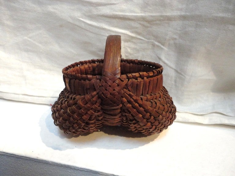 Rare 19th Century Miniature Buttocks Basket From Pennsylvania In Excellent Condition In Los Angeles, CA