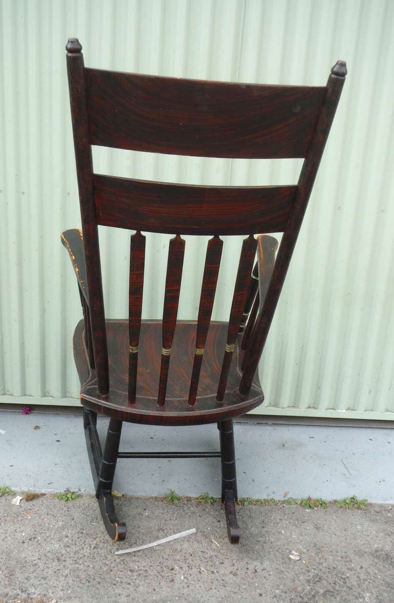 chaise berçante originale du 19ème siècle:: peinte au pochoir:: à dos de flèche 1