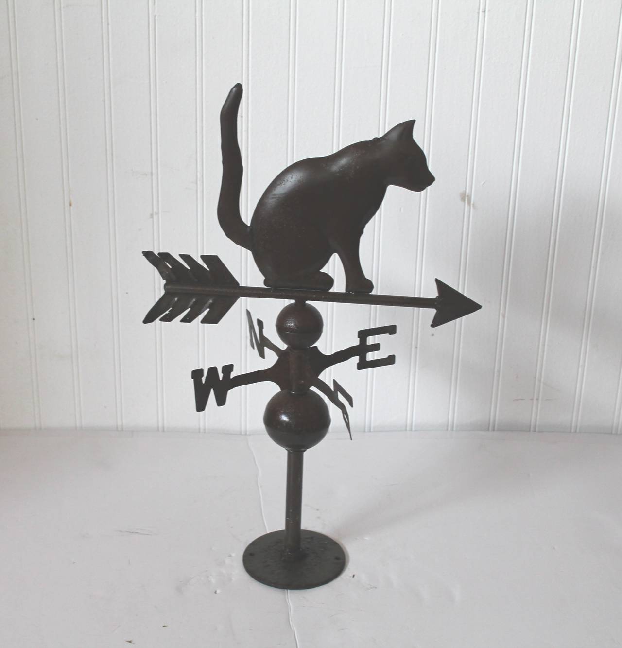 Early 20th Century Diminutive Tin Cat Weathervane on Original Base In Distressed Condition In Los Angeles, CA