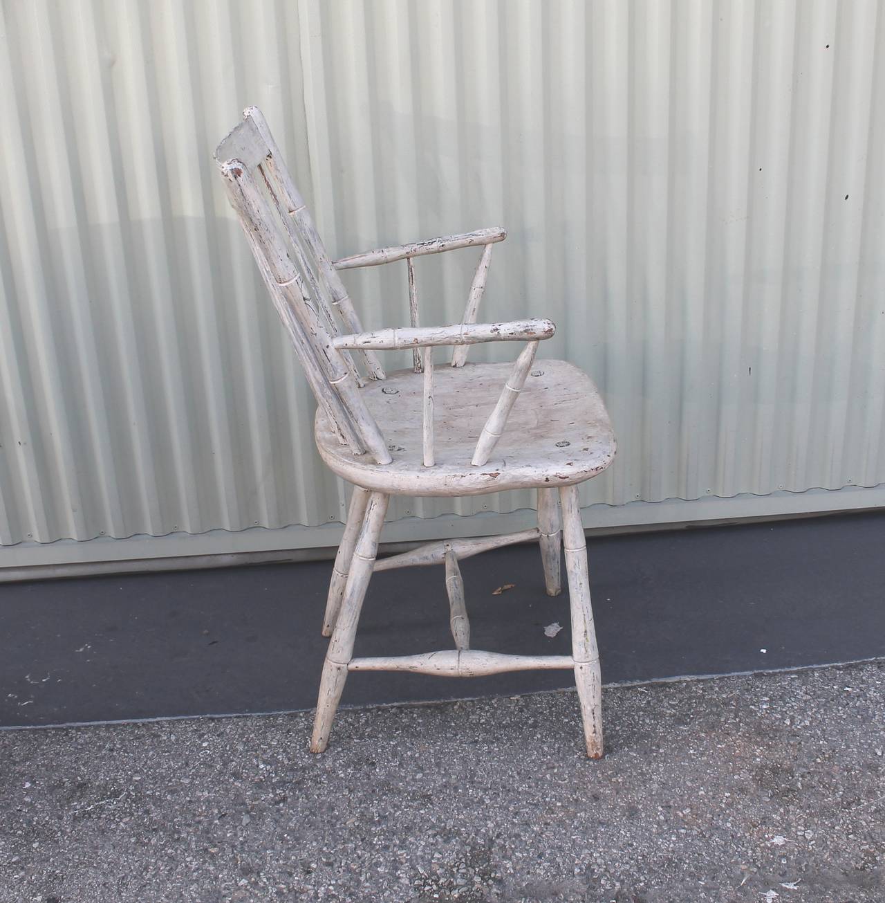 19th Century Original White Painted Windsor Armchair In Distressed Condition In Los Angeles, CA