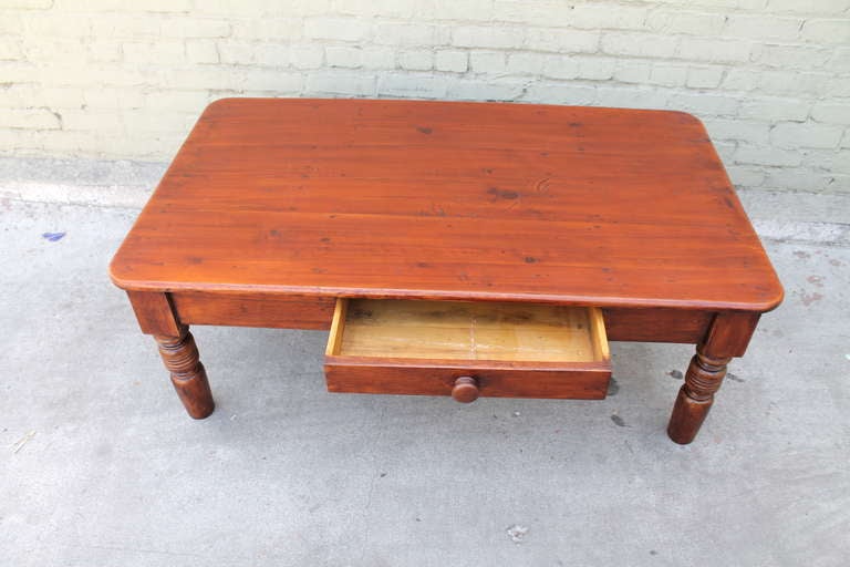 Early 19thc New England Pine Coffee Table W/ Drawer In Excellent Condition In Los Angeles, CA