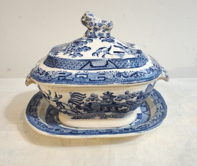 Fantastic diminutive blue willow from Spode, England. Wonderful original three-piece small-scale and great form serving tureen with the original base tray. The top finial looks like a lamb and the handles on the side have a unusual shape too. This