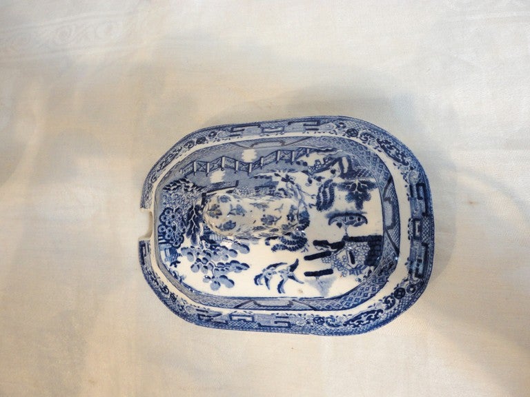 19th Century Early Spode England Blue Willow Tureen In Excellent Condition In Los Angeles, CA