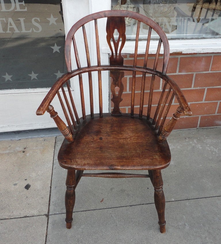 Set of Four Early 19thc English Windsor Chairs In Distressed Condition In Los Angeles, CA