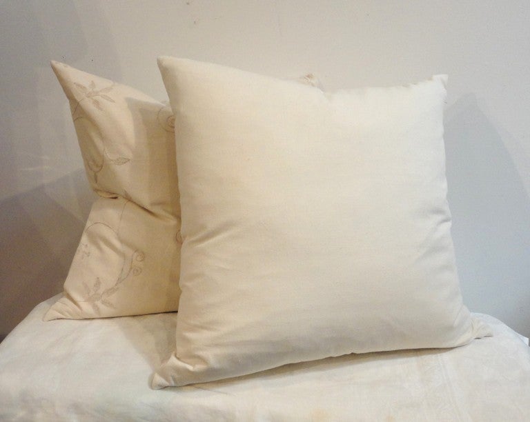 Folk Art Pair of Amazing Cream Crewel Fabric Pillows with Linen Backing