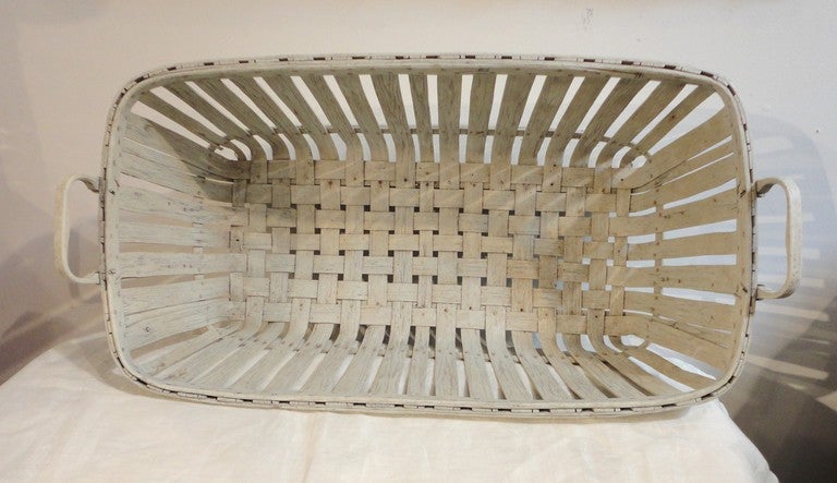 19thc  Fantastic Shaker Style Large White Painted Basket From Maine In Distressed Condition In Los Angeles, CA