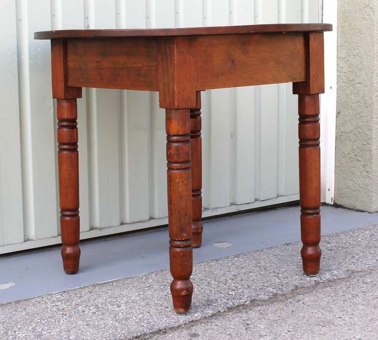 Early 19thc   New England Tavern / Side Table In Excellent Condition In Los Angeles, CA