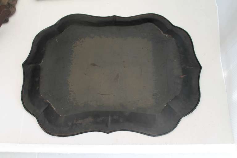 Grand plateau en étain décoré de peinture d'origine du 19ème siècle 1