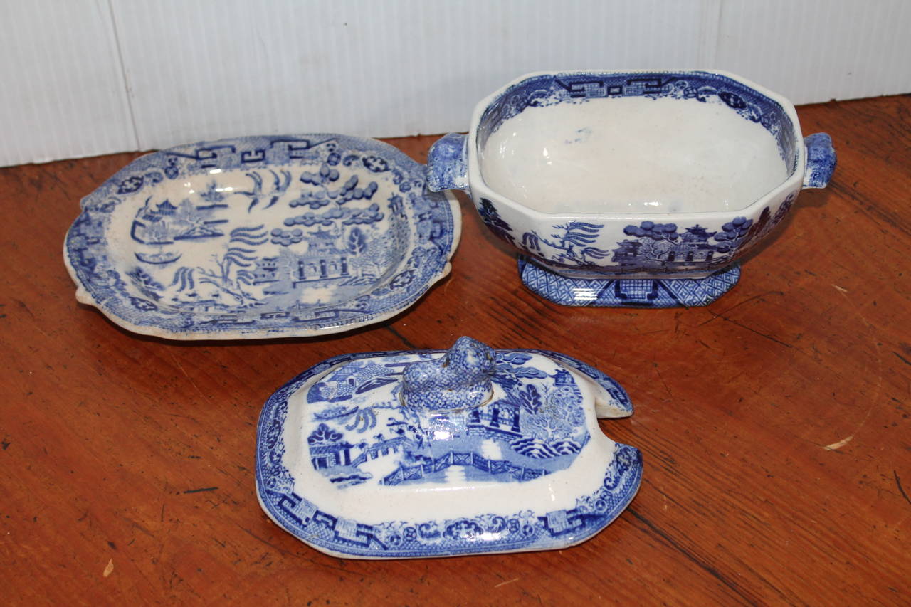 blue willow tureen