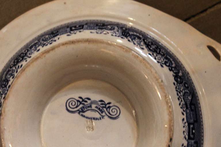 R. Hammersley Early Blue Willow Transferware Serving Bowl In Excellent Condition In Los Angeles, CA