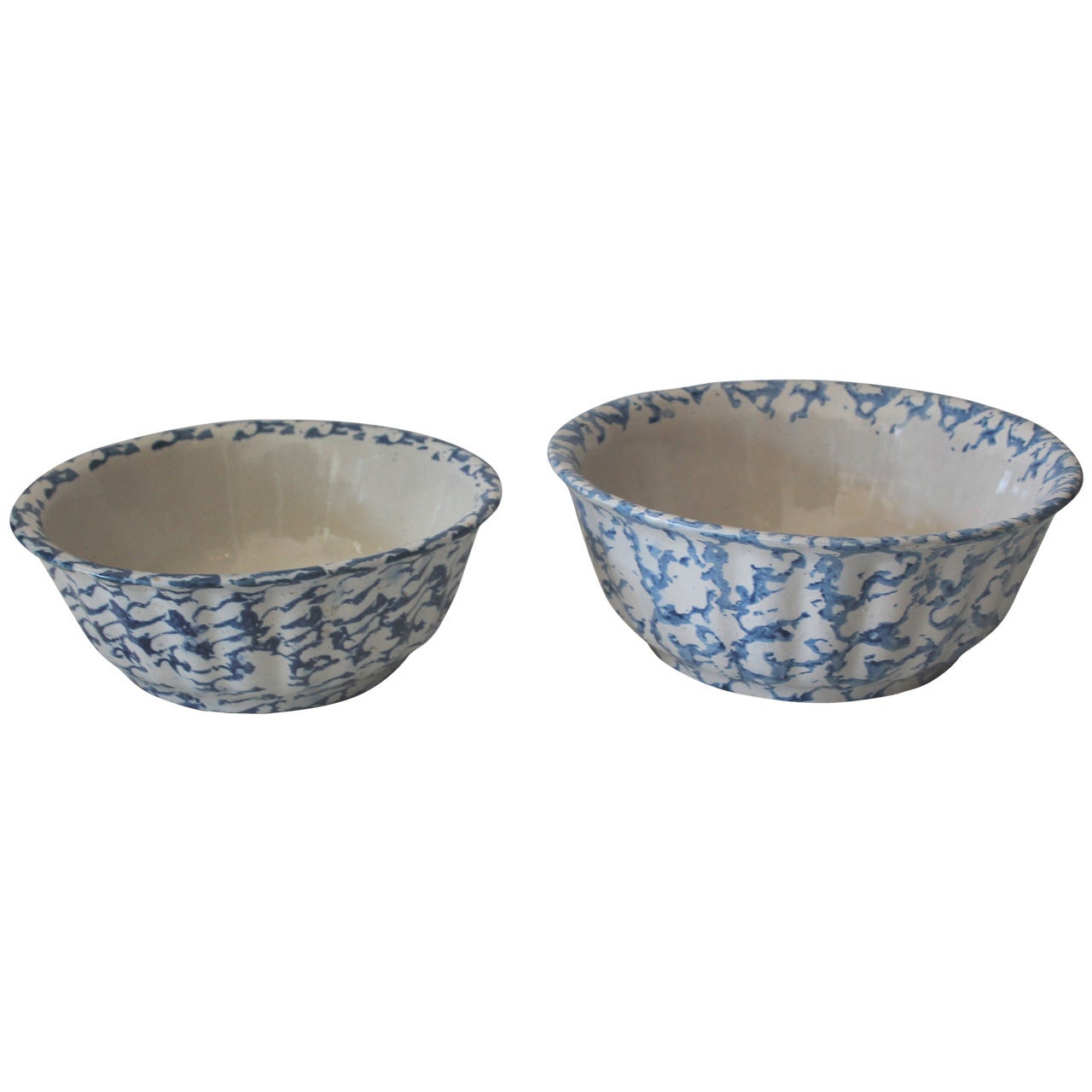 Pair of Large 19th Century Spongeware Pottery Serving Bowls For Sale